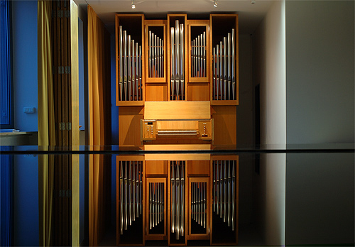 Orgel Würzburg Matthias-Grünewald-Gymnasium Kleiner Musiksaal